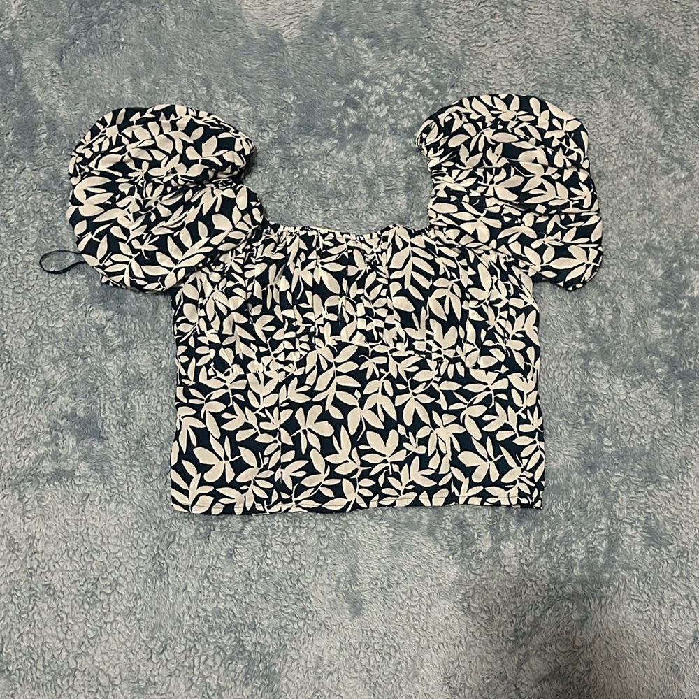 Abercrombie & Fitch Black and White Leaf Print Blouse